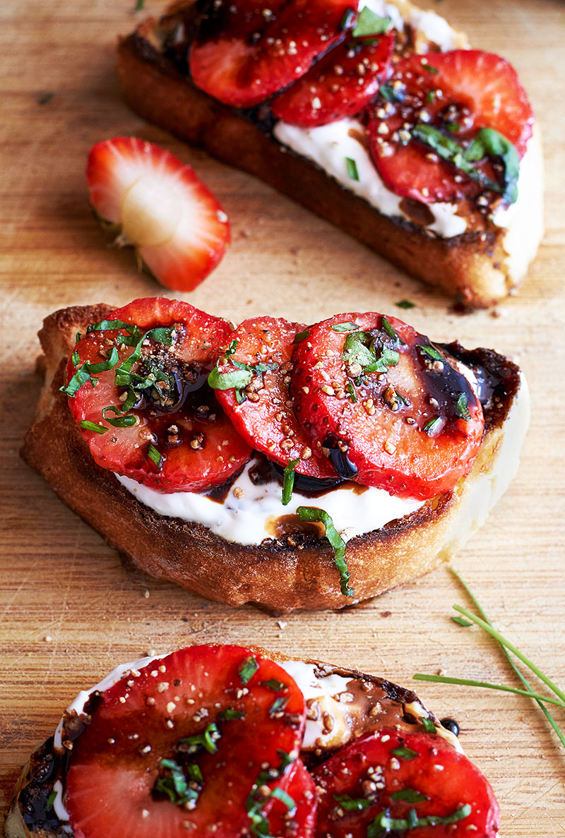 strawberry balsamic crostini from Eat Well 101